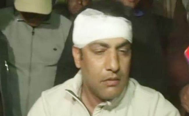 पूर्व भारतीय क्रिकेटर पर हॉकी स्टिक और लोहे की छड़ से हमला करने वाले डेढ़ा पर लगेगा लाइफ टाइम बैन पूर्व भारतीय क्रिकेटर पर हॉकी स्टिक और लोहे की छड़ से हमला करने वाले डेढ़ा पर लगेगा लाइफ टाइम बैन