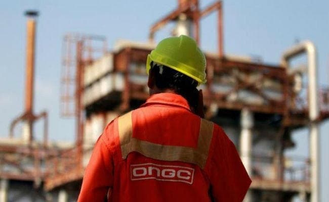 प्राकृतिक गैस की कीमत बढ़ा सकती है सरकार, ONGC और रिलायंस इंडस्ट्रीज जैसी कंपनियों को होगा लाभ