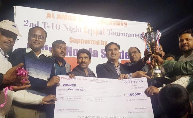 T10 नाइट क्रिकेट का खिताब पापुल एंड बजरंग क्रिकेट क्लब ने जीता, मिला एक लाख का इनाम