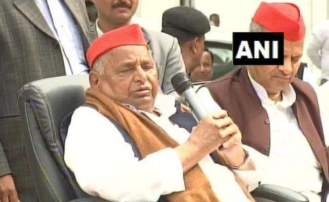 सख्त हुए मुलायम : टिकट बंटवारे पर बोले-टिकटार्थियों को मुझे देना होगा आवेदन, अखिलेश ने दिया तो…