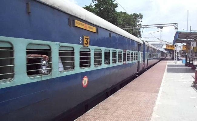 कटिहार-पटना इंटरसिटी रहेगी रद्द, कल झाझा-बरौनी-मुजफ्फरपुर रेलखंड रहेगी बाधित, जानें रिशेड्यूल कर खुलने वाली ट्रेनों के बारे कटिहार-पटना इंटरसिटी रहेगी रद्द, कल झाझा-बरौनी-मुजफ्फरपुर रेलखंड रहेगी बाधित, जानें रिशेड्यूल कर खुलने वाली ट्रेनों के बारे