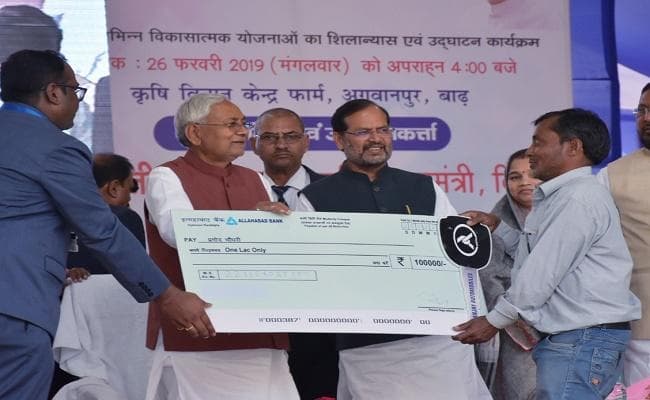 बिहार : सीएम नीतीश ने बाढ़ में विभिन्न विकासात्मक योजनाओं का किया उद्घाटन एवं शिलान्यास