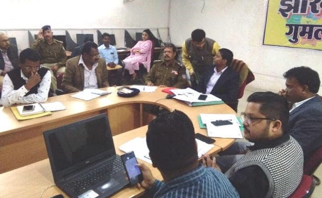 बसिया प्रखंड के सुखाड़ पीड़ित किसानों को जल्द मुआवजा राशि दें : मुख्यमंत्री रघुवर