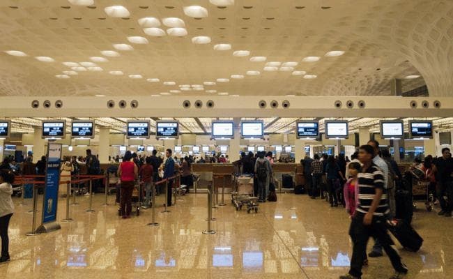 मुंबई इंटरनेशनल एयरपोर्ट पर बम की धमकी से हड़ंकप
