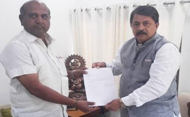 गुजरात में कांग्रेस को चार दिनों में तीसरा झटका, एक और विधायक न दिया इस्तीफा; भाजपा में शामिल