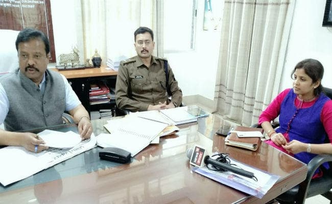 लातेहार में आचार संहिता का सख्ती से होगा पालन : उपायुक्त लातेहार में आचार संहिता का सख्ती से होगा पालन : उपायुक्त