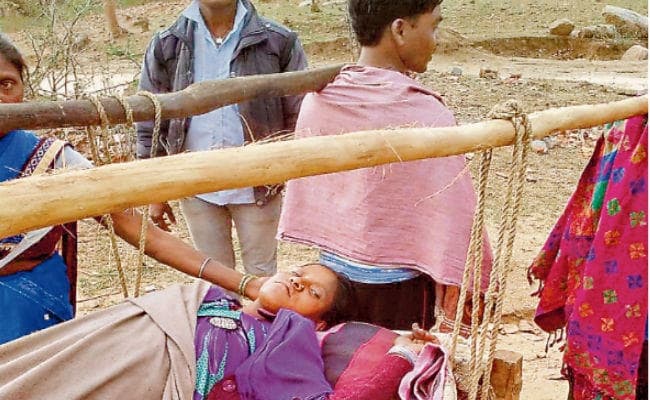ललपनिया : …जब प्रसव पीड़िता को खाट पर लाद सात किमी पैदल चले परिजन