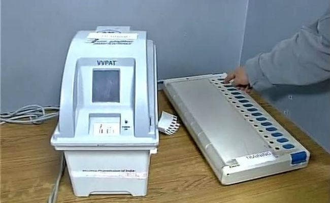 VVPAT की 50 फीसदी पर्चियां गिनने की मांग संबंधी अपील पर SC ने मांगी EC से प्रतिक्रिया