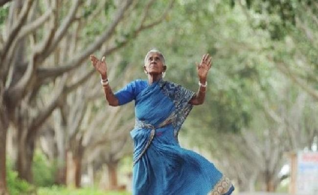 कड़ा प्रोटोकॉल भी नहीं रोक सका‘वृक्ष माता” को आशीर्वाद देने से