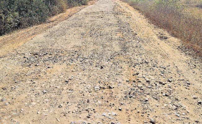प्रभात खबर मुद्दा : गुमला में बननी थी 37 किमी, पर सात साल में बनी सिर्फ 17 किमी सड़क