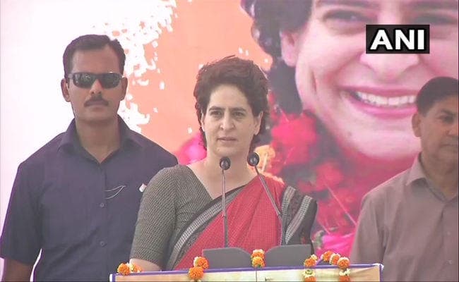 अयोध्या में प्रियंका गांधी ने पीएम मोदी पर साधा निशाना, दुनिया भर के लोगों को गले लगाते हैं अपने लोगों के लिए समय नहीं