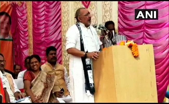 गिरिराज सिंह के मंच पर दिखी मंजू वर्मा, फिलहाल जमानत पर बाहर हैं बिहार की पूर्व मंत्री