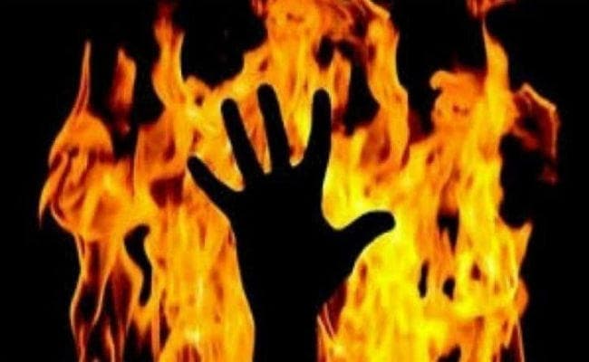अपमानित हुई महिला ने खुद को लगायी आग, हालत गंभीर