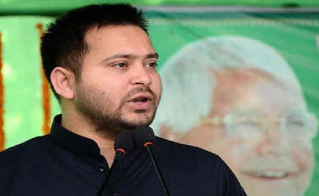 तेजस्वी ने हाथ जोड़कर की एक होने की अपील, कहा- जनता ने हमें हमारी गलतियों की सजा दे दी…