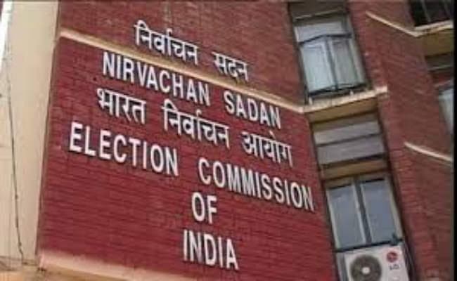 कोलकाता : चुनाव से पहले अधिकारियों के तबादले, हटाये गये कोलकाता और विधाननगर के पुलिस आयुक्त