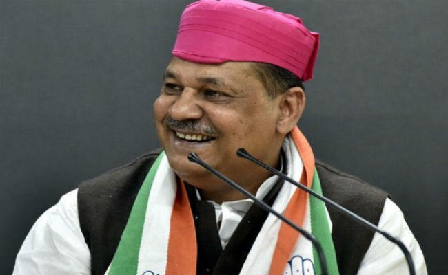 भाजपा छोड़ कांग्रेस में शामिल हुए कीर्ति आजाद धनबाद से लड़ेंगे चुनाव