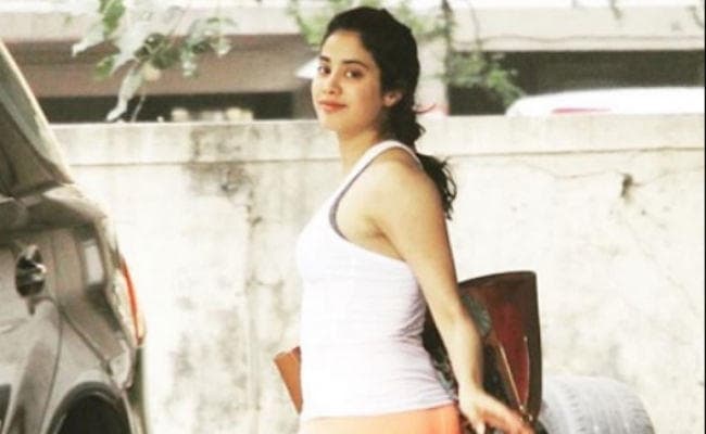 ड्रेस पर कमेंट करनेवालों को जाह्नवी कपूर का मुंहतोड़ जवाब