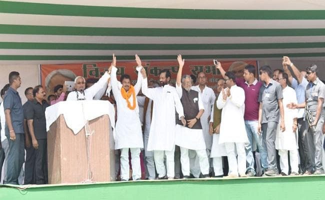 नीतीश बोले, सत्ता में आकर कुछ लोग माल कमाना चाहते है