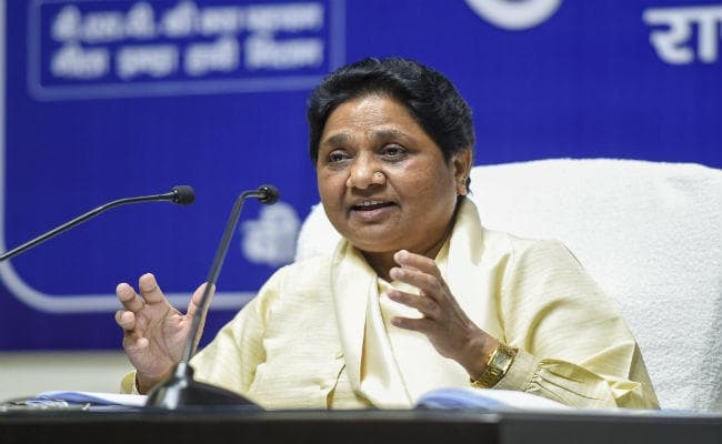 मायावती के चुनाव प्रचार पर लगी रोक, तो भतीजे आकाश आनंद ने संभाली कमान