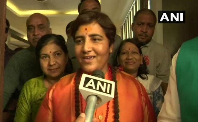दिग्विजय के खिलाफ चुनावी मैदान में उतरेंगी साध्वी प्रज्ञा? भाजपा में शामिल होकर कहा- मैं चुनाव जीतूंगी
