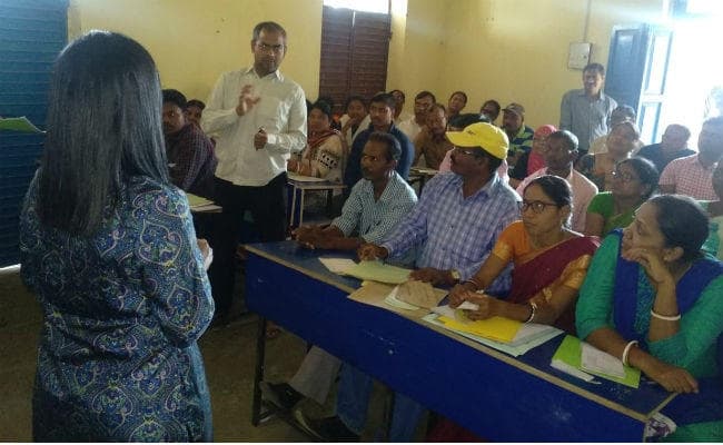 लोहरदगा में मतदान कर्मियों को लगातार दिया जा रहा है प्रशिक्षण