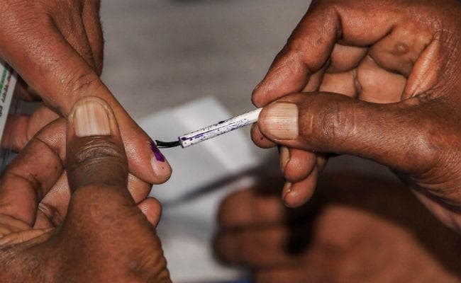 उत्तर प्रदेश : गंदगी के खिलाफ मधवापुर के लोग दबायेंगे नोटा का बटन