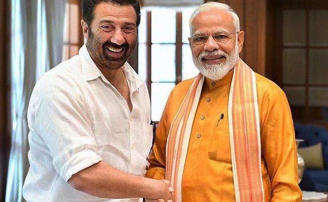 गुरदासपुर से भाजपा उम्मीदवार सन्नी देओल ने की प्रधानमंत्री मोदी से मुलाकात