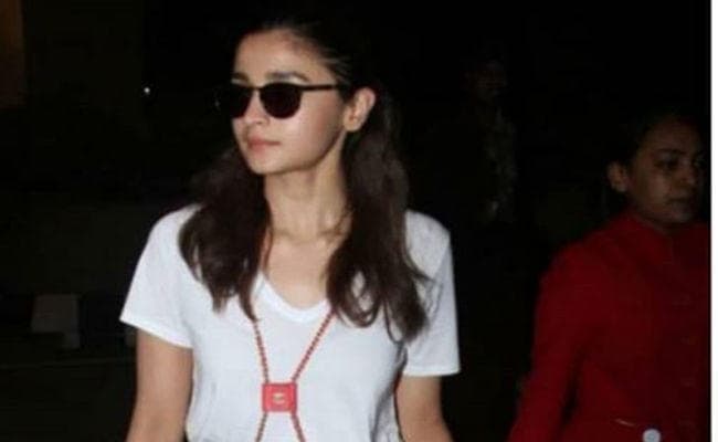 आलिया भट्ट का स्टाइलिश बैग चर्चा में, कीमत 5 लाख रुपये !