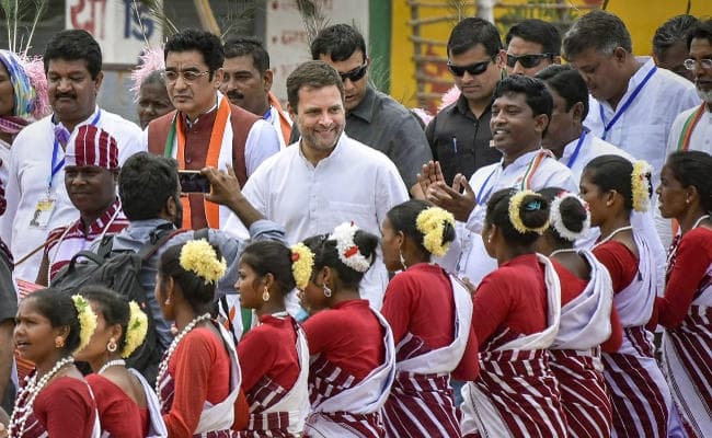 Simdega : राहुल की रैली में आदिवासी महिलाओं ने लगाये ‘मोदी जिंदाबाद’ के नारे, आयोजक सकते में