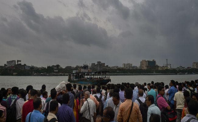 LIVE: ओडिशा के तट से टकराने के बाद ”FANI” तूफान बढ़ा आगे, तीन की मौत, आज रात पश्चिम बंगाल में देगा दस्तक
