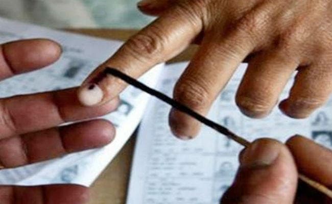 गुमला : घर में पड़ा था शव, पहले किया मतदान, फिर किया अंतिम संस्कार