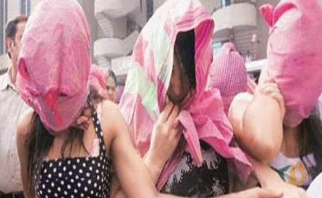 पाकिस्तान से ईसाई लड़कियों की चन में हो रही तस्करी