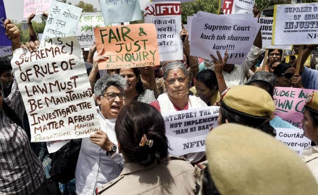 CJI रंजन गोगोई के खिलाफ विरोध मार्च की कोशिश कर रहे 35 प्रदर्शनकारी हिरासत में