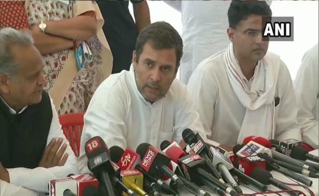 अलवर गैंगरेप पीड़िता के घर पहुंचे राहुल गांधी, दिया न्याय का भरोसा