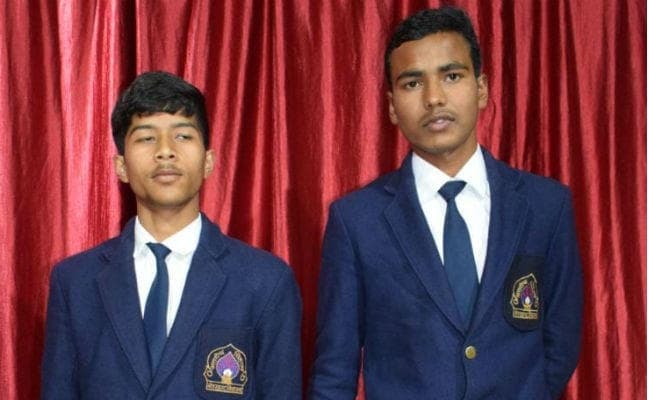 99 फीसदी अंक लाकर नेतरहाट के अमरेश कुमार स्टेट में सेकेंड टॉपर और स्कूल में टॉपर