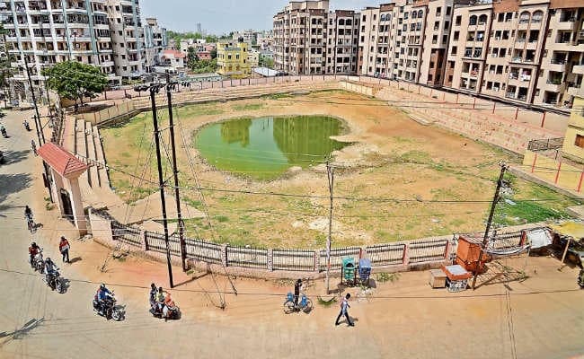 इस तरह तो शहर के तालाबों  का वजूद ही खत्म हो जायेगा