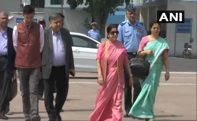 किर्गिजस्तान के लिए रवाना हुईं सुषमा स्वराज, एससीओ की बैठक में करेंगी शिरकत