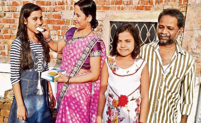 इंटर आर्ट्स की परीक्षा: पतरातू के बिजली मिस्त्री की बेटी मनाली गुप्ता बनी झारखंड टॉपर