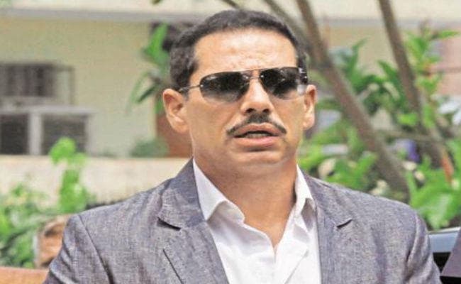 सोनिया गांधी के दामाद रॉबर्ट वाड्रा से बेनामी संपत्ति मामले में Income Tax Department के अधिकारी कर रहे हैं पूछताछ