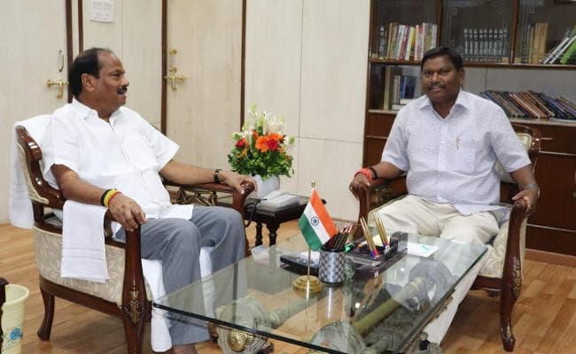 मुख्यमंत्री रघुवर दास से मिले सांसद अर्जुन मुंडा