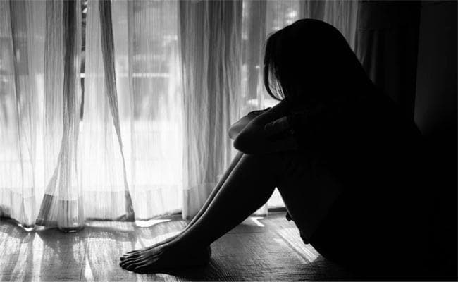 इंजीनियरिंग के पूर्व छात्र पर युवती को आत्महत्या के लिए बाध्य करने का आरोप