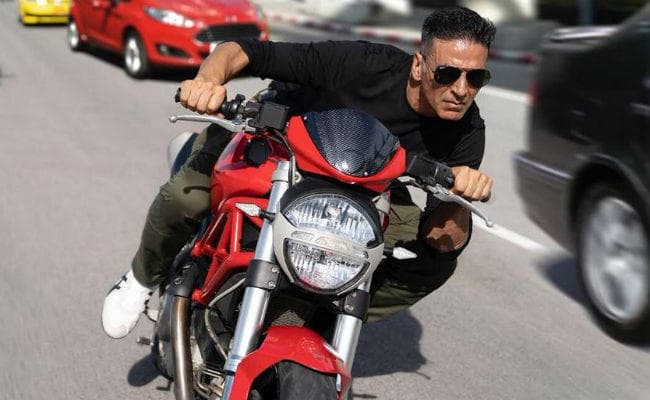 Sooryavanshi : बैंकॉक की सड़कों पर बाइक स्‍टंट कर रहे हैं अक्षय कुमार, याद आये वो दिन...