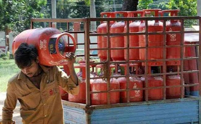रांची : गरीबों को एक और सिलिंडर देगी सरकार : रघुवर दास