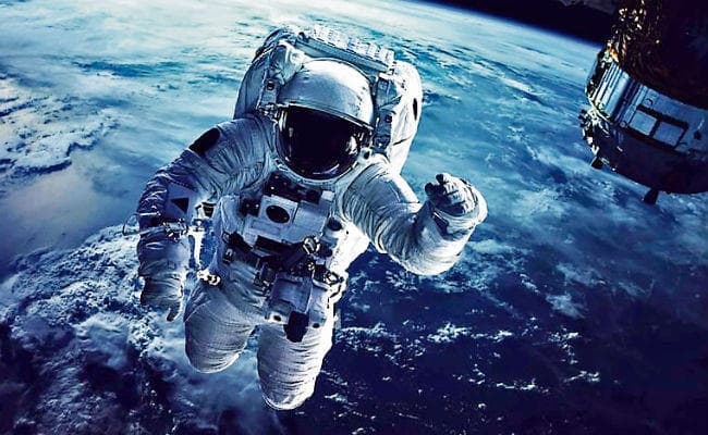नासा 2020 से पर्यटकों के लिए खोलेगा अंतरराष्ट्रीय अंतरिक्ष स्टेशन