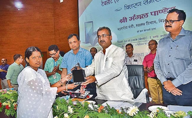 पटना : डाटा संग्रह के लिए 3799 एएनएम को मिला टैबलेट और बायोमीटरिक मशीन