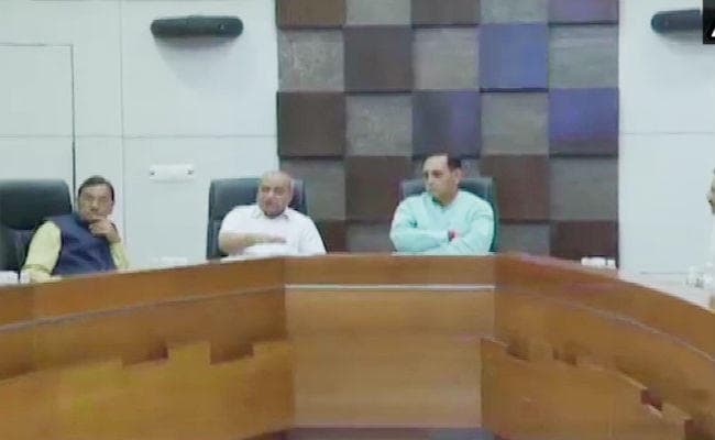 13 जून को गुजरात तट से टकराएगा चक्रवात ‘वायु”, हाई अलर्ट जारी, CM रुपाणी ने की आपात बैठक