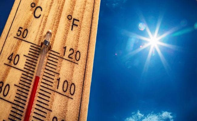 जानलेवा गर्मी ने चलती ट्रेन में ली चार यात्रियों की जान