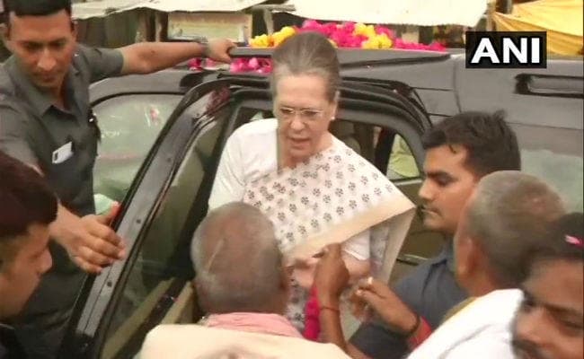 लोकसभा चुनाव के बाद पहली बार रायबरेली पहुंची सोनिया-प्रियंका, कार्यकर्ताओं को करेंगी संबोधित