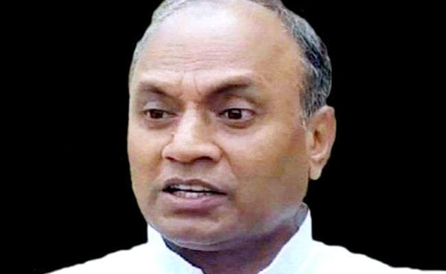 जेडीयू सांसद आरसीपी सिंह के वाहन पर गिरा ठनका, बाल-बाल बचे