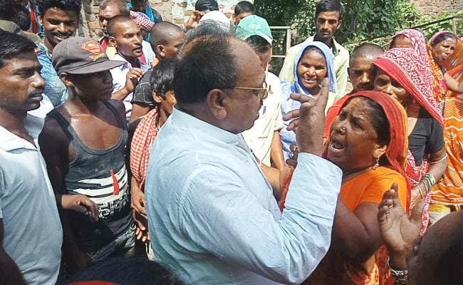 बकाये वेतन की मांग को लेकर सफाई कर्मियों ने किया नगर परिषद का घेराव, …देखें वीडियो